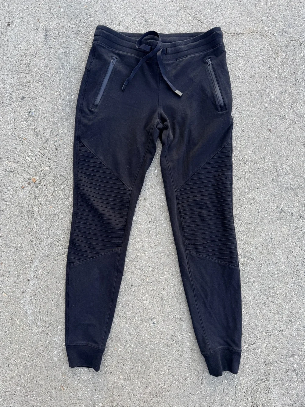Alo Yoga Urban Moto Sweatpant in Black - Medium